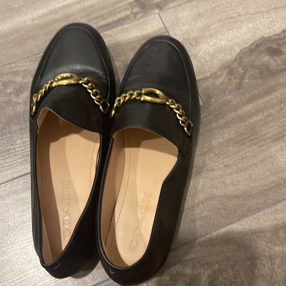 Coach flat with around 1.5cm heels - Picture 2 of 3